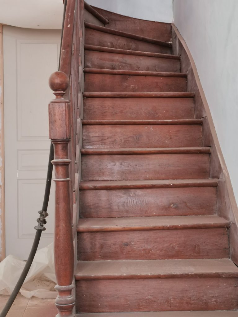 Decaporne-escalier-avant-aérogommage
